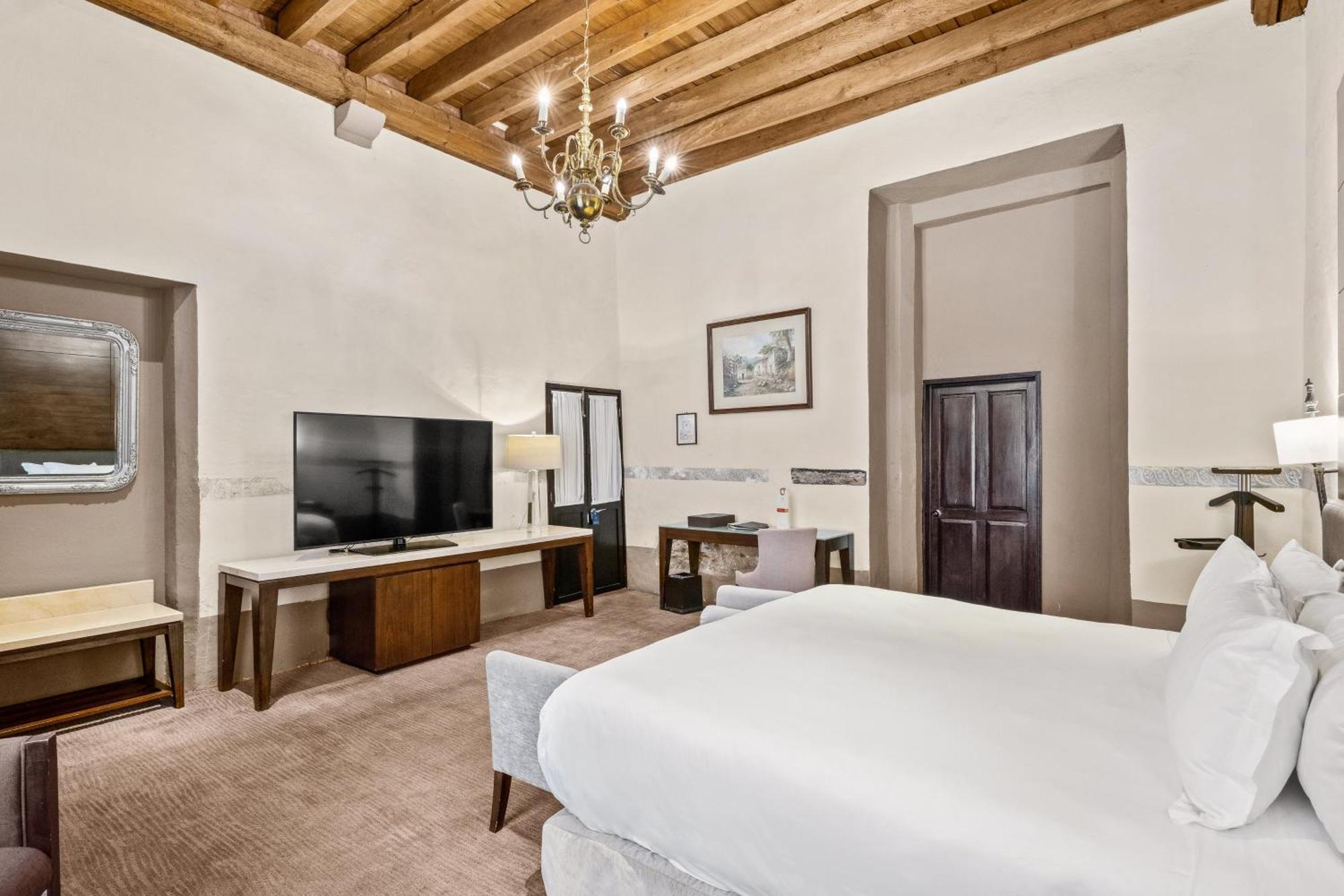 Quinta Real Puebla Hotel ภายนอก รูปภาพ A guest room at the Hotel Santa Fe