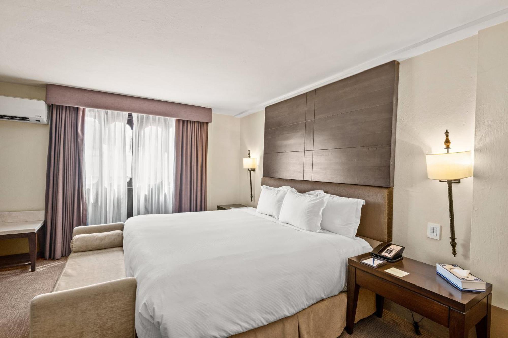 Quinta Real Puebla Hotel ภายนอก รูปภาพ A bedroom at the hotel