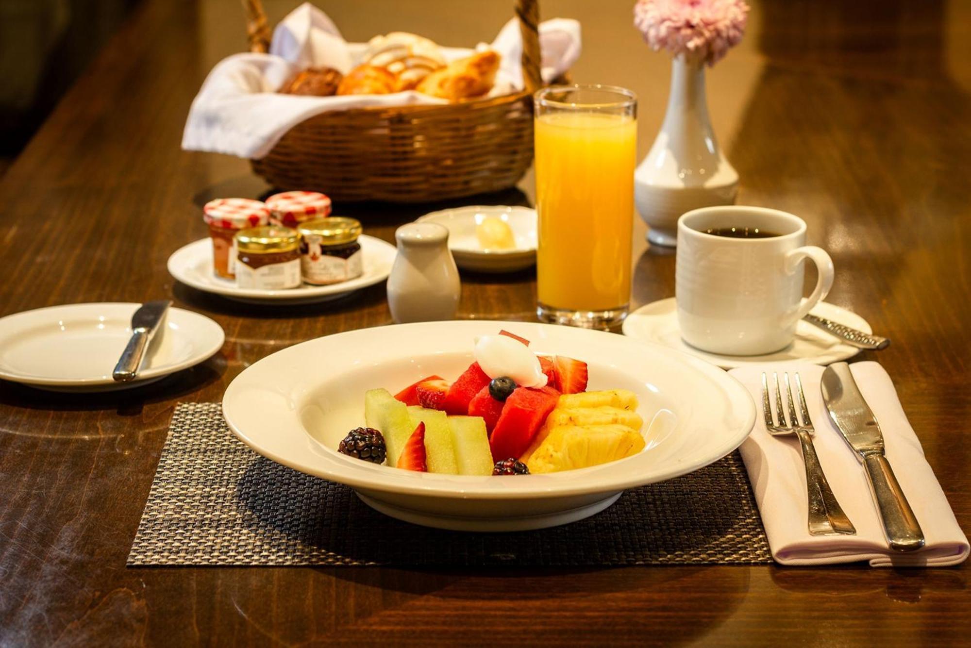 Quinta Real Puebla Hotel ภายนอก รูปภาพ A fruit salad