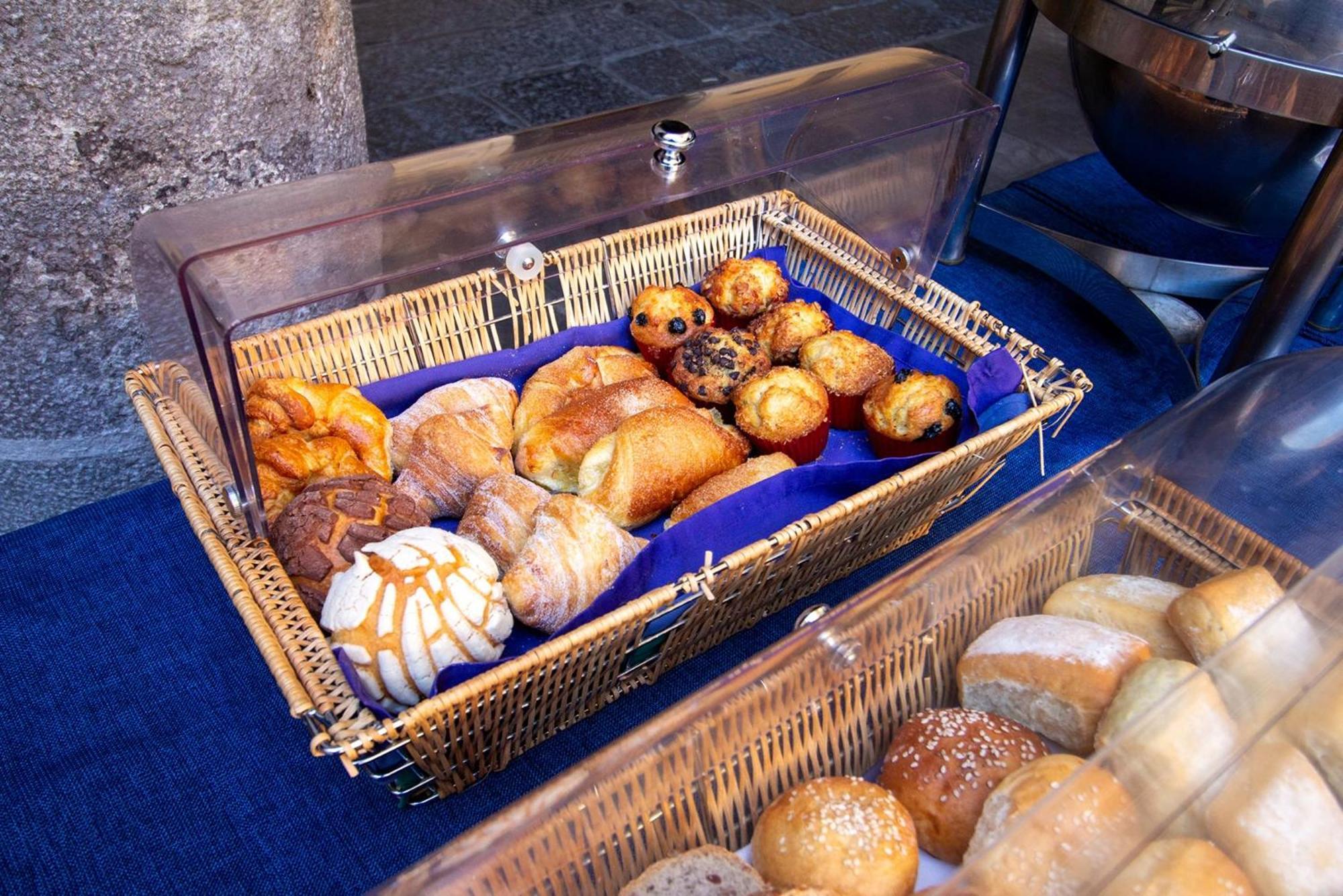 Quinta Real Puebla Hotel ภายนอก รูปภาพ A selection of pastries