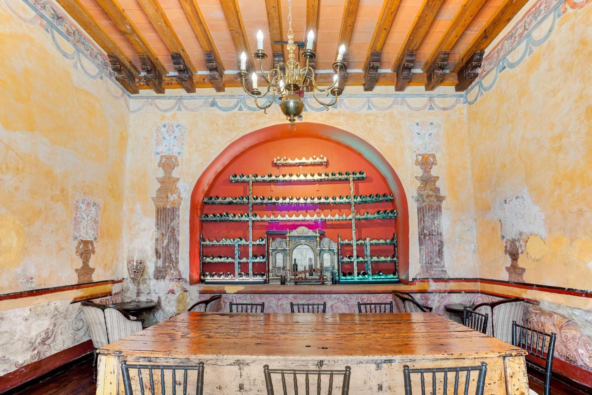 Quinta Real Puebla Hotel ภายนอก รูปภาพ The wine tasting room at the Hacienda de San José