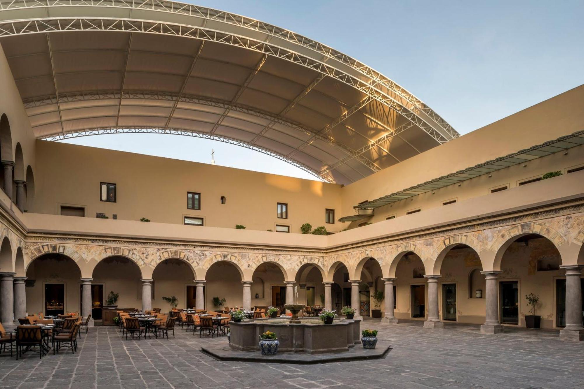 Quinta Real Puebla Hotel ภายนอก รูปภาพ The courtyard of the hotel